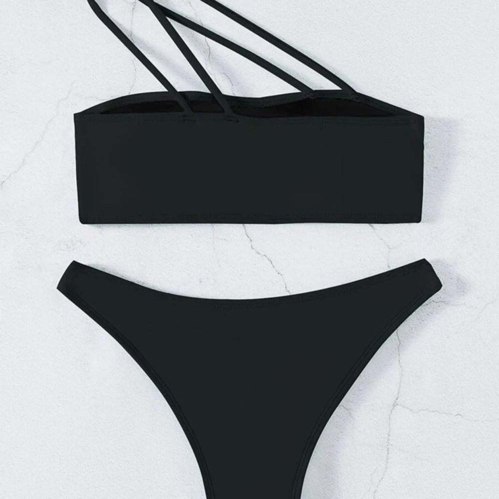 Black bikini - Picture 4 of 4